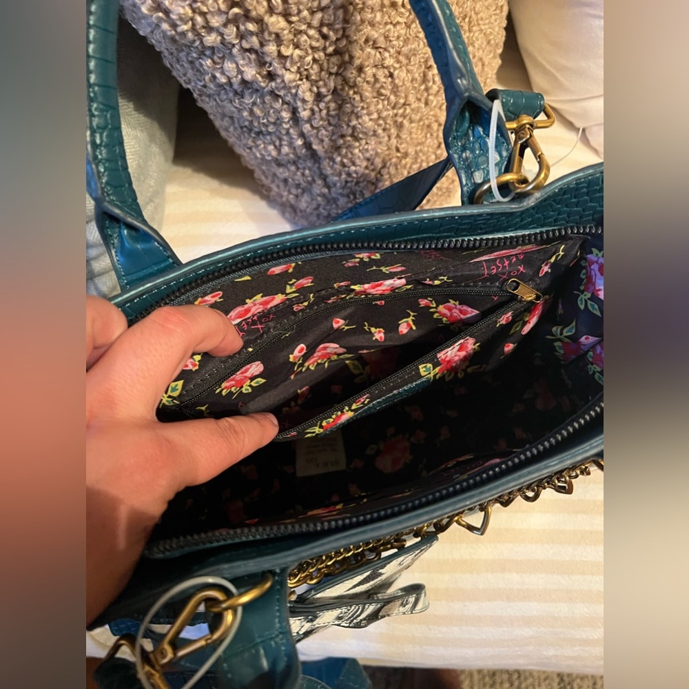 Betsey Johnson Teal Mid-Size Purse (FREE WRISTLET INCLUDED) - Picture 6 of 11